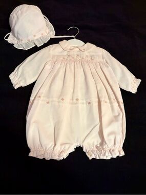 New Sarah Louise Hand Smocked & Hand Embroidered with Matching Bonnet England